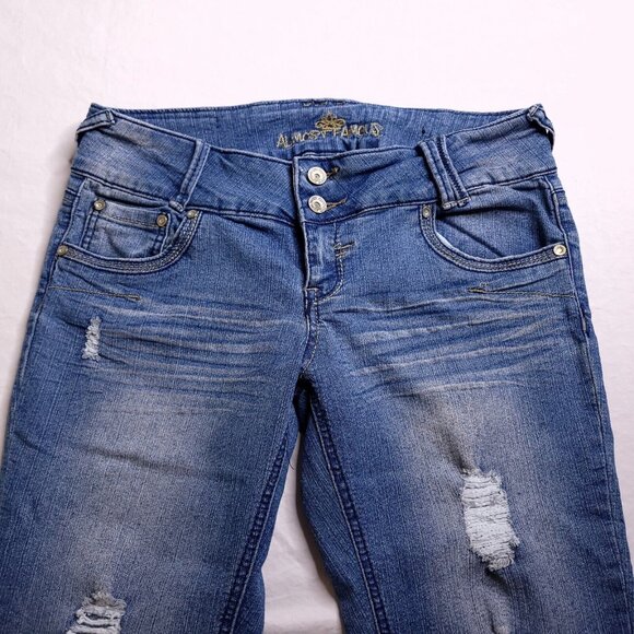 Almost Famous Womens Capri Jeans Cuffed Crop 11 Destroyed Stretch Junior - Picture 5 of 5
